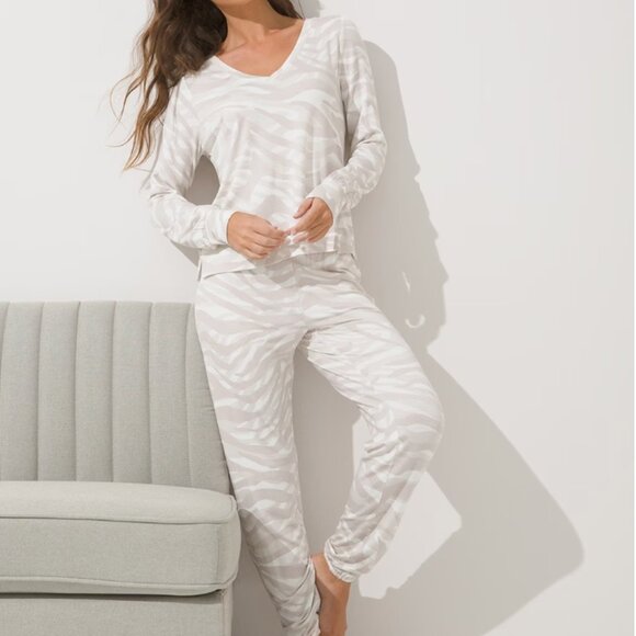 NWOT L Soma Weekend Sunday Graceful Zebra Grand Gray Lounge Top and Pant - Picture 2 of 8
